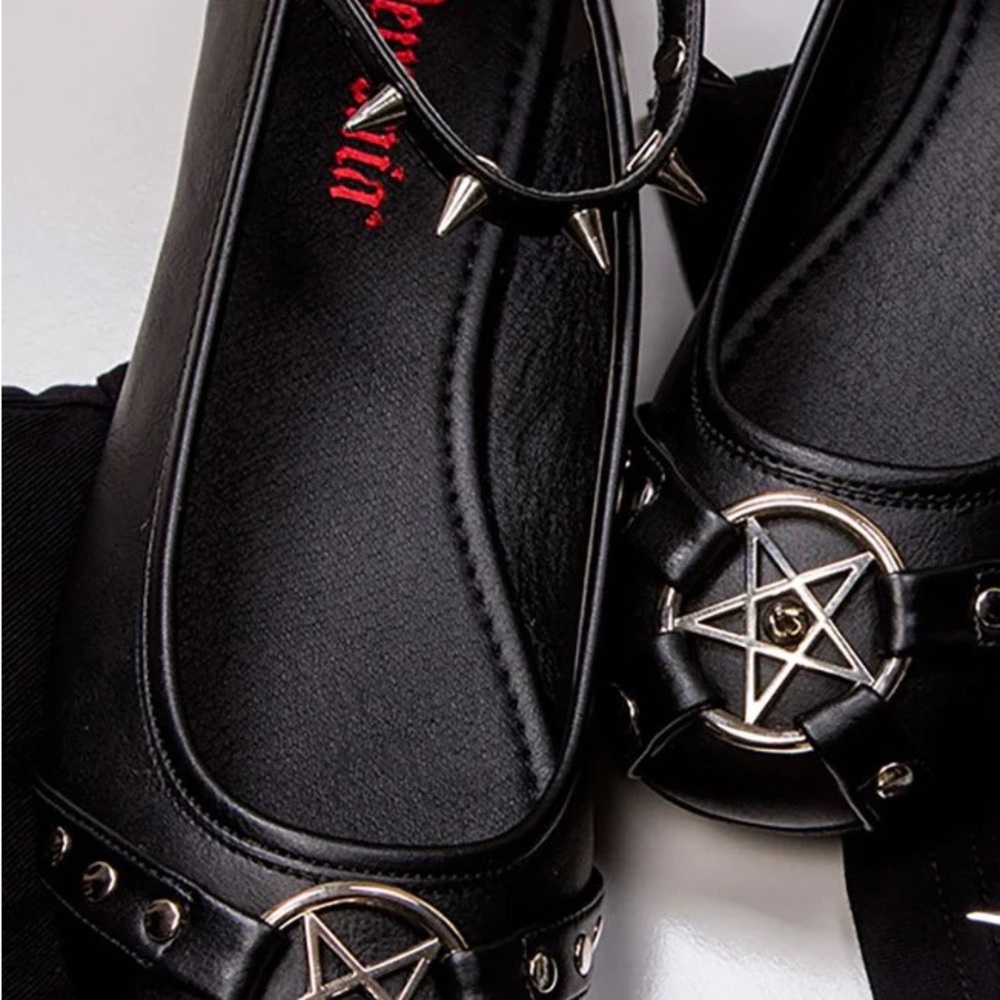 Black Women's Shoes with Pentagram Design